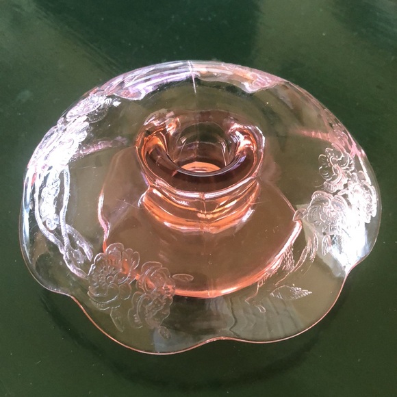 Beautiful Wild Rose Depression Glass Candle Holder
Vintage from the 1930s Rare - Picture 2 of 6